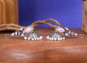Pendientes Jhumka Étnicos Bohemios Indios de Latón Plateado Antiguo con Piedra Monalisa e Imitación de Perla para Mujer, MOQ Disponible - Product Image 4
