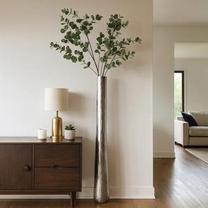 Jarrón de Piso Minimalista de Metal Hecho a Mano, Decoración para Sala de Estar, Diseño de Interiores para Decoración del Hogar - Product Image 1