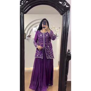 TOP DE TRABAJO BORDADO GEORGETTE DE DISEÑADOR CON VINO LEHENGA LISO - Product Image 1