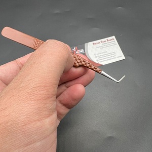 Pince à cils en acier inoxydable japonaise en gros outils d'extension de cils pointus à prise diamant à 90 degrés avec marque privée - Product Image 2