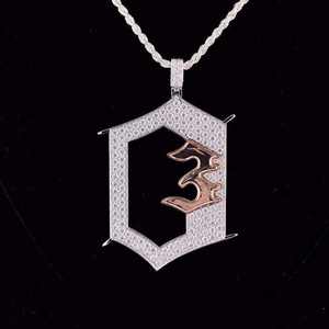 จี้สร้อยคอฮิปฮอปแบบ Abstract Iced Out สีโรสโกลด์ ชุบโรเดียม ประดับเพชร ดีไซน์ทันสมัย สำหรับผู้ชายและผู้หญิง - Product Image 3