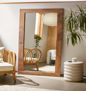 Miroir rectangulaire minimaliste moderne sur pied en bois clair, disponible à prix de gros. - Product Image 6