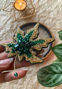 Broche Bordado a Mano con Cuentas, Elegante Pin de Diseño con Bordado Fino y Pedrería, Regalo Perfecto para Madre o Esposa - Product Image 5