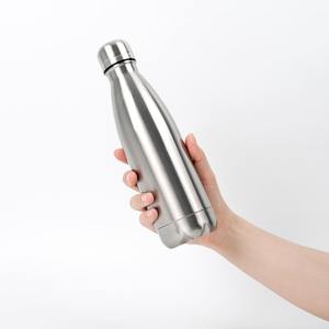 Bouteille d'eau en acier inoxydable de qualité supérieure avec un design à double paroi isolé pour les boissons chaudes et froides, hydratation toute la journée - Product Image 4
