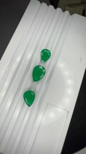 Lot de 3 pierres précieuses vertes en émeraude naturelle de Zambie, taille poire facettée, 29,73 carats, pour la fabrication de bijoux fins - Product Image 2