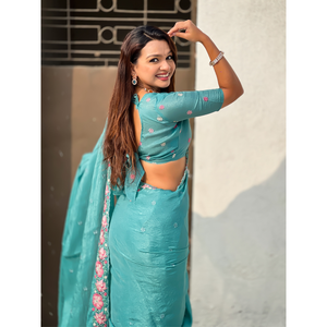 Sari Bordado Sky Pure Crush con Motivos Florales Multicolores y Borde Calado para Bodas - Product Image 3