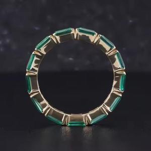 แหวนเพชรโมอิสซาไนต์ทรงเหลี่ยมมรกตทองคำแท้ 14K คุณภาพส่งออก ดีไซน์คลาสสิกสีเขียวสวยงาม เหมาะสำหรับงานแต่งงานและงานหมั้น มีจำหน่ายแล้ว - Product Image 4