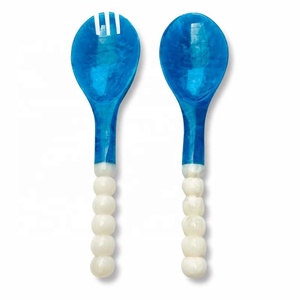 Ensemble de service à salade en résine marbrée bleue – Cuillère et fourchette à manche perlé, ustensiles de cuisine - Product Image 3