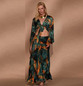 Ensemble coordonné imprimé ethnique bohème pour femme – Haut court à manches longues évasées et col en V à nouer avec jupe longue – Assortiment varié - Product Image 1