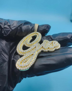 จี้เพชรโมอิสซาไนต์แบบกำหนดเอง VVS ผ่านการทดสอบ จี้ตัวอักษรชื่อสำหรับผู้ชาย สไตล์ฮิปฮอป เงินแท้ 925 ประดับเพชร - Product Image 1