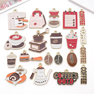 Kaffee-Themen Emaille-Anhänger-Sortiment, goldfarben, Zinklegierung, Tassen-, Bohnen- und Espresso-Anhänger für Barista-Schmuckherstellung - Product Image 1