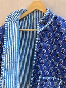 Chaqueta Acolchada Kantha Reversible Estilo Boho con Diseño Personalizado y Transpirable, Chaqueta de Algodón Vintage con Parches para Mujer - Product Image 4