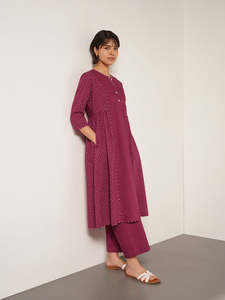 Robe midi à col Henley imprimée à pois magenta, manches trois quarts, coupe ample, tissu en coton et bambou, vêtements décontractés pour toutes les saisons - Product Image 4