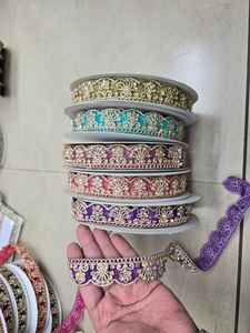 Ribete de encaje con lentejuelas bordadas - Product Image 4