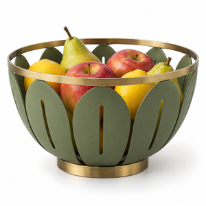 Panier à fruits en métal spacieux, conçu pour une cuisine élégante, une table à manger et une organisation domestique. Cet élégant panier ouvert offre une grande capacité de rangement. - Product Image 5
