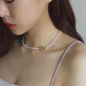 Collier pendentif fleur haut de gamme avec bouton de fleur de prunier, perle d'eau douce, perle de millet, grain de millet naturel, chaîne de clavicule - Product Image 1