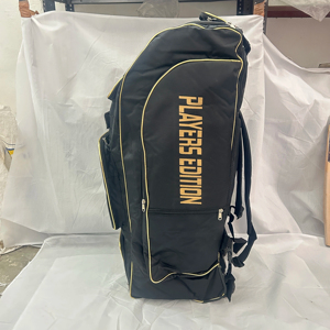 Sac à dos trolley pour kit de cricket Mannu Sports Player Edition 50-70L Haute qualité - Product Image 1