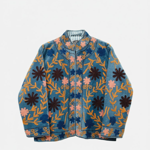 Chaqueta de terciopelo azul cobalto hecha a mano para mujer, con bordado floral elaborado, cuello alto, estilo boutique. - Product Image 1