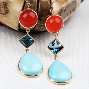 ต่างหูทองคำ 18k สีเหลืองประดับปะการัง ลอนดอนบลูโทแพซ และเทอร์ควอยซ์ทรงหยดน้ำแบบเรียงแถวจาก Memoria Jewels ขายส่ง - Product Image 6