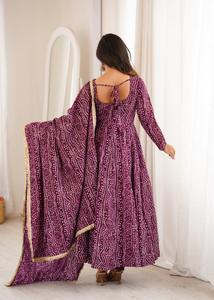Ensemble de vêtements ethniques et accessoires : Robe en rayonne brodée de miroirs, pantalon en micro-coton et dupatta en dentelle dorée (HTU 54) - Product Image 4
