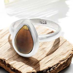 Bague de mariage éternelle en argent sterling 925 au design bohème classique, sertie d'une pierre précieuse opale noire taille poire, pour tous. - Product Image 1