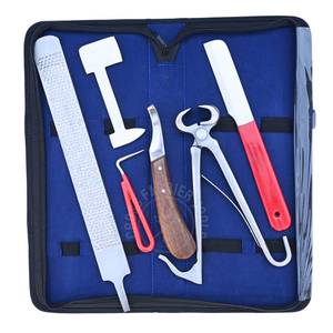 Kit de Herramientas para Herrador Equino con Cuchillo Curvo, Lima para Herraduras, Alicates para Potros, Clincador, Cuchillo para Patas, Pulidor y Herramienta para Recoger Cascos - Product Image 1