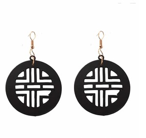 Boucles d'oreilles circulaires noires avec motif de symbole chinois et fermeture à crochet doré - Product Image 3