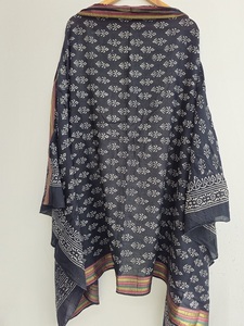 Paréo Sarong en Coton Imprimé à la Main de Qualité Export, Écharpe Florale, Stole et Dupatta Légers et Écologiques pour la Plage - Product Image 4