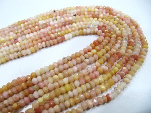 ลูกปัดโอปอลสีชมพูธรรมชาติทรงรอนเดลเหลี่ยมเพชรพลอย ขนาด 3-4 มม. ร้อยเป็นเส้นยาว 13 นิ้ว ตัดด้วยเครื่องจักร - Product Image 1