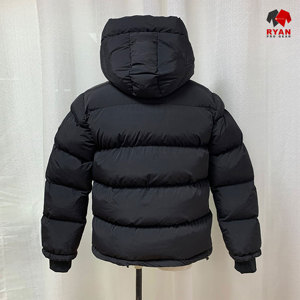 Fabricante de Ropa Personalizada, Chaqueta Acolchada de Invierno para Hombre con Forro de Nailon y Capucha - Product Image 4