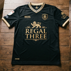 Maillot de football noir à col en V pour homme Regal Athletic, manches courtes, en polyester, coupe classique, imprimé uni, maillots d'équipe de football - Product Image 1