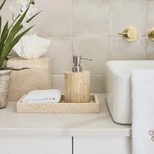Ensemble de salle de bain quatre pièces en résine haut de gamme Address Craft avec design luxueux et écologique, porte-savon, porte-brosse à dents et fleur dorée - Product Image 2