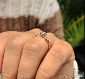 Anillo de Compromiso Clásico Premium para Mujer con Diamante Moissanita de 1CT Claridad VVS, Plata 925, Sin Plomo, Precio al por Mayor - Product Image 2