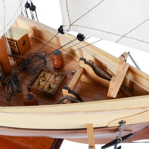โมเดลเรือฮาร์วีย์ทำมือจากไม้ซีดาร์ ของตกแต่งสไตล์กะลาสี สำหรับใช้ในบ้าน สำนักงาน โรงแรม ผลิตในเวียดนาม ของขวัญวันหยุด - Product Image 5
