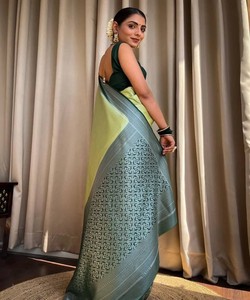 Sari de seda verde claro con borde verde oscuro, ropa tradicional india para bodas, listo para enviar, para mujer - Product Image 3