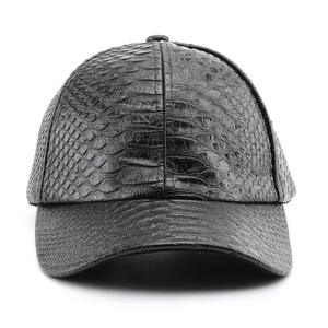 Casquette de baseball en cuir PU de luxe personnalisée en gros, avec patch en cuir gaufré, design uni, élégante, respirante et ajustable - Product Image 5