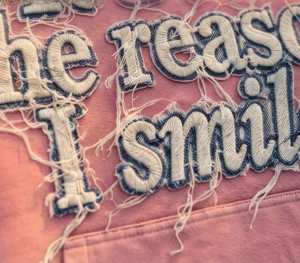 Sweat-shirt à capuche surdimensionné personnalisé avec lettres brodées effet vieilli, impression numérique, 500 GSM, pour homme et femme - Product Image 4