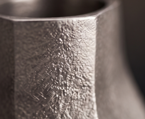 Jarrón Metálico Plateado Contemporáneo, Diseño Ondulado Orgánico Único, Florero Alto para Decoración de Interiores de Sala de Estar, Suministro al por Mayor - Product Image 2