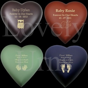 Urna de latón al por mayor con forma de corazón, con soporte de exhibición opcional, pequeña urna conmemorativa para cenizas de cremación. - Product Image 4