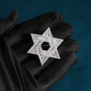 จี้ห้อยคอทรงหกเหลี่ยมประดับมอสซาไนต์เงินแท้ชุบทอง สไตล์ฮิปฮอป  ปรับแต่งได้สำหรับผู้ชายและผู้หญิง เหมาะสำหรับงานปาร์ตี้ - Product Image 4