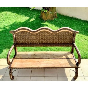 Banc de jardin traditionnel en bois de Jodhpur avec accents en laiton, vente en gros |   Aqdus Saleem - Product Image 2