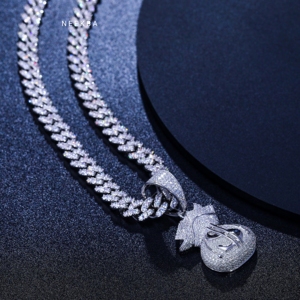 Colgante de Plata 925 con Moissanita en Forma de Bolsa de Dinero - Piedras Engastadas a Mano con Precisión, Colgante de Bolsa de Dinero con Diamantes - Product Image 4