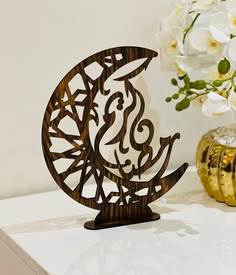 Décoration de maison et de fête en calligraphie arabe en bois faite à la main, élégante, durable, écologique, en forme de minaret, disponible en gros et personnalisable - Product Image 2