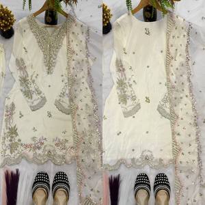 Lancement de la nouvelle collection de vêtements de soirée de créateur : Top, Dupatta, Salwar Kameez en tissu de soie naturelle lourde avec broderie à la main et travail de sequins rapide. - Product Image 6