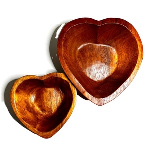 Bol coeur en bois coeur pour bol de pâte à salade fait main pièce maîtresse - Product Image 1