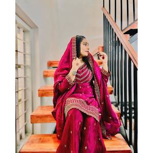 Conjunto de Salwar Kameez de Seda de Diseñador para Fiesta: Top, Pantalón y Dupatta - Product Image 6