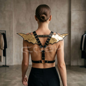 Harnais d'épaule style chauve-souris Gold Wing, harnais de costume orné de clous dorés - Product Image 2
