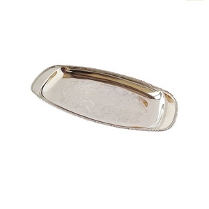 Plateaux de service rectangulaires en aluminium moulé, finition argentée, pour la maison et les hôtels, pour servir des aliments et des boissons sur table. - Product Image 4