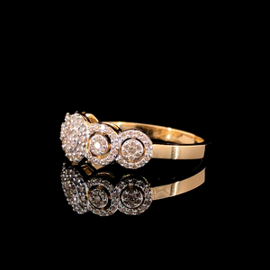 Anillo de Compromiso de Diamantes con Certificado IGI de Oro Amarillo de 14K para Mujer con 94 Diamantes de 0.363 CT, Corte Brillante Redondo, Color H - Product Image 3