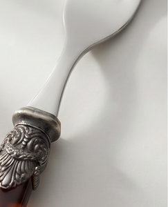 Ensemble de couverts vintage avec poignées à motif écaille de tortue et finition métallique argentée, compatible lave-vaisselle, pour mariage ou usage quotidien. - Product Image 3
